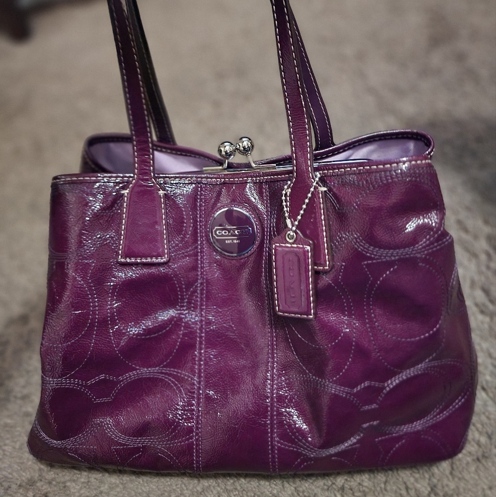 Coach Carry All Signature Stitched Framed Kiss Lock 19215 Patent Leather Tote